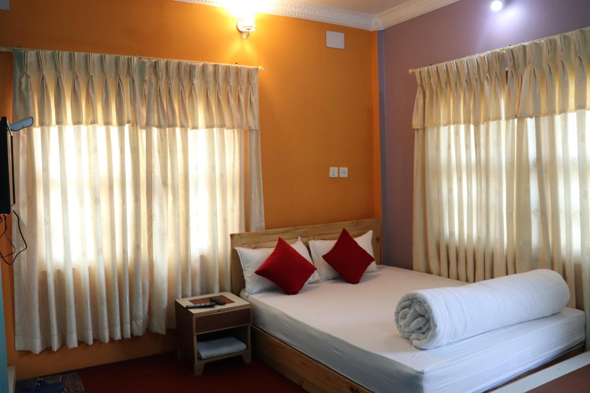 Hotel Young'S Stupa Ranipauwa Esterno foto