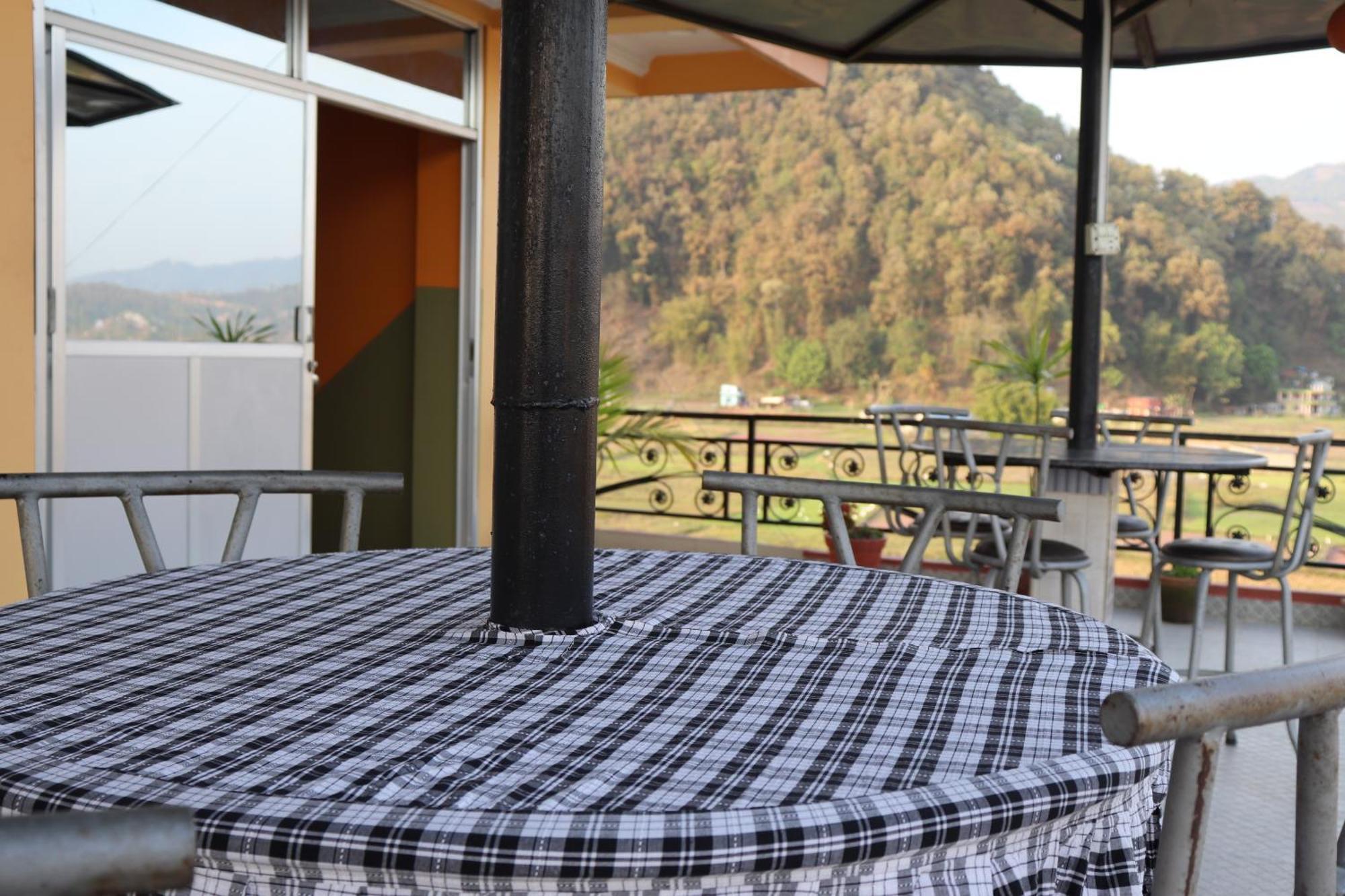 Hotel Young'S Stupa Ranipauwa Esterno foto