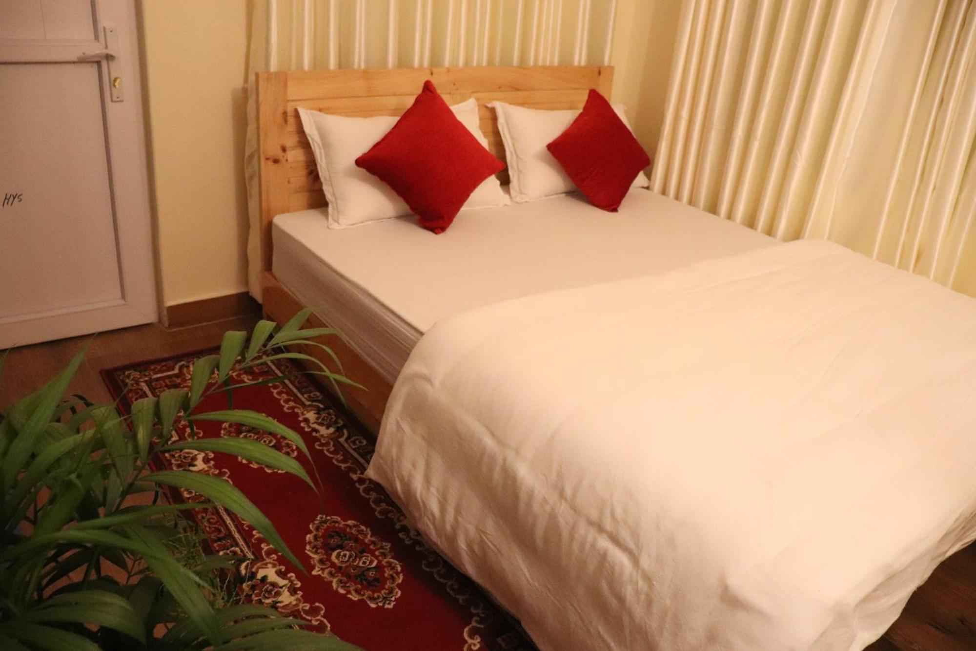 Hotel Young'S Stupa Ranipauwa Esterno foto